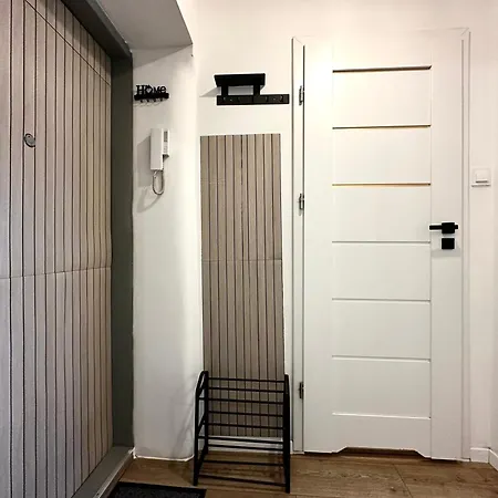 Nowa 8 - 1000m Main Square