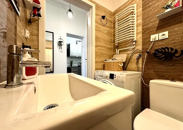 Nowa 8 - 1000m Main Square 公寓