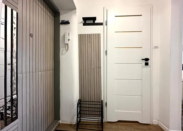 Nowa 8 - 1000m Main Square