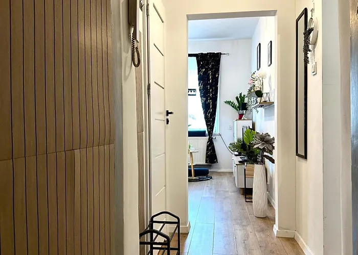 Nowa 8 - 1000m Main Square 公寓